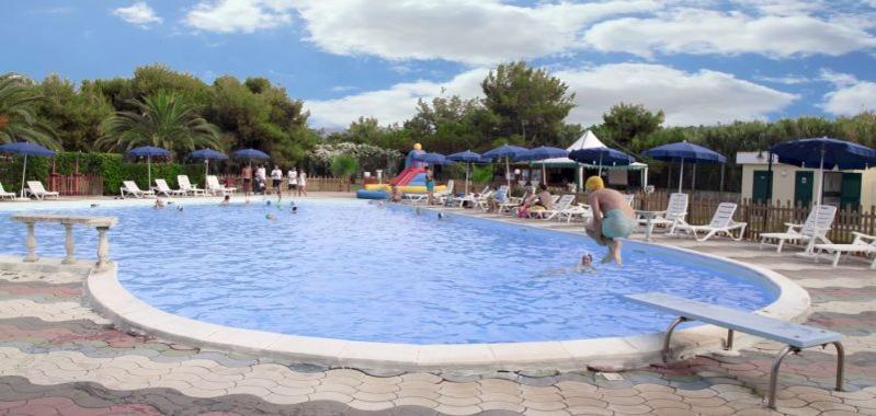 Vela Club Hotel & Appartamenti 罗迪-加尔加尼科 外观 照片
