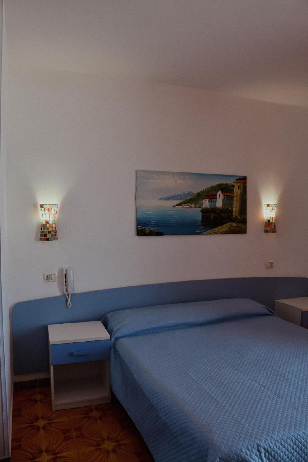 Vela Club Hotel & Appartamenti 罗迪-加尔加尼科 外观 照片